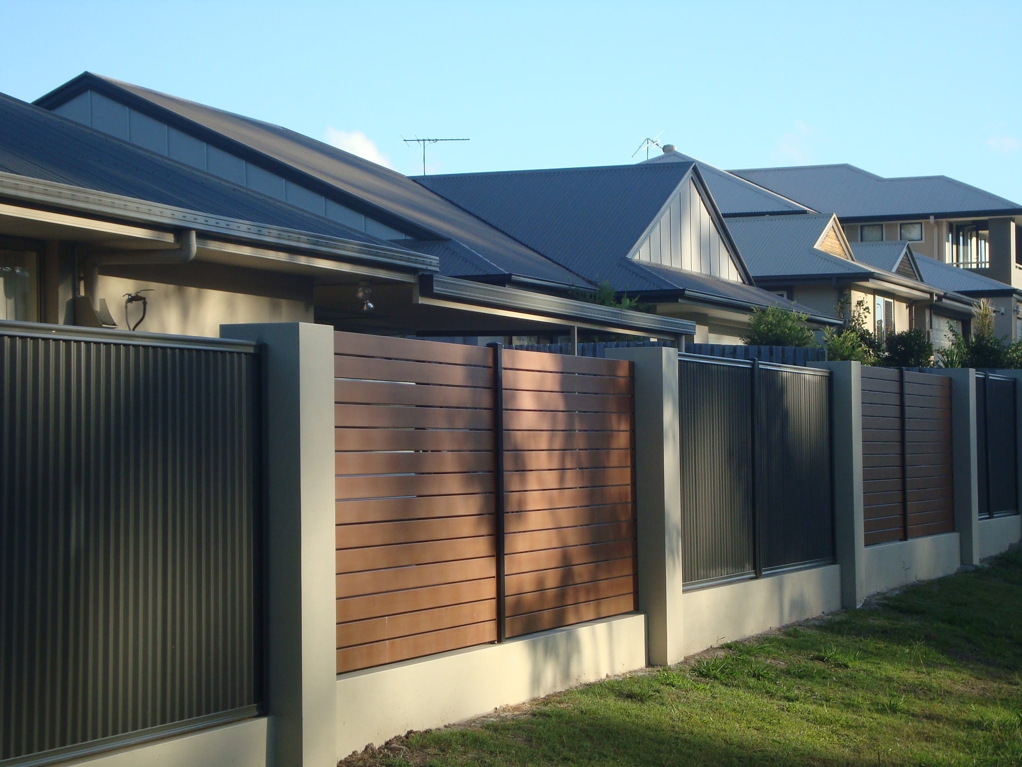 installing a knotwood fence